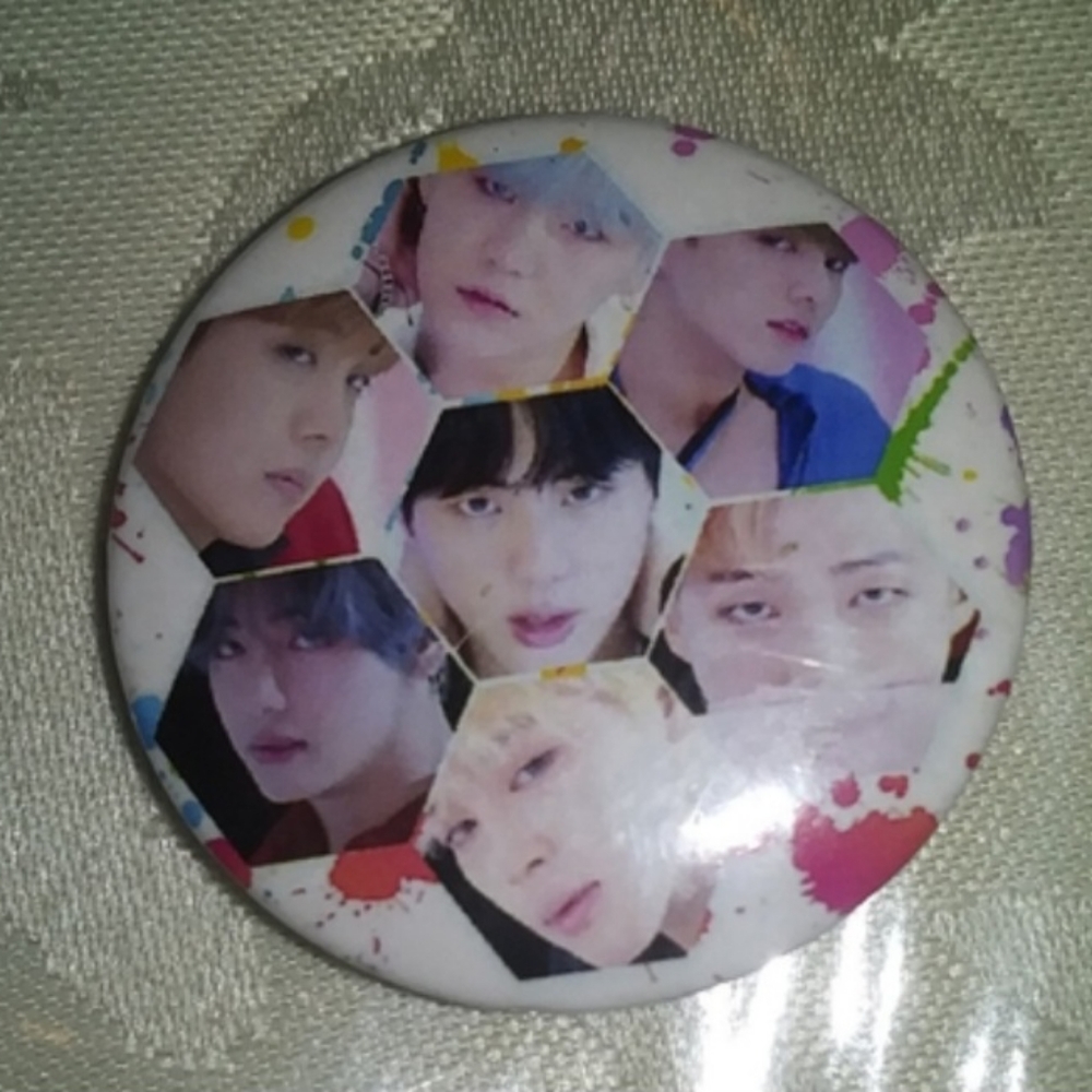 🎶BTS DNA Pins🎶 - Picture 4 of 6